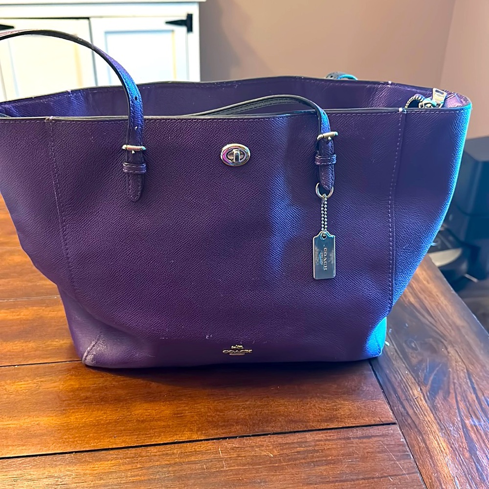 Coach bag in purple.